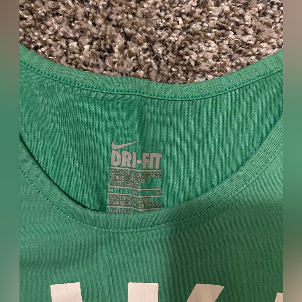 Women’s Nike Workout Tank Tops LOT - Picture 9 of 12